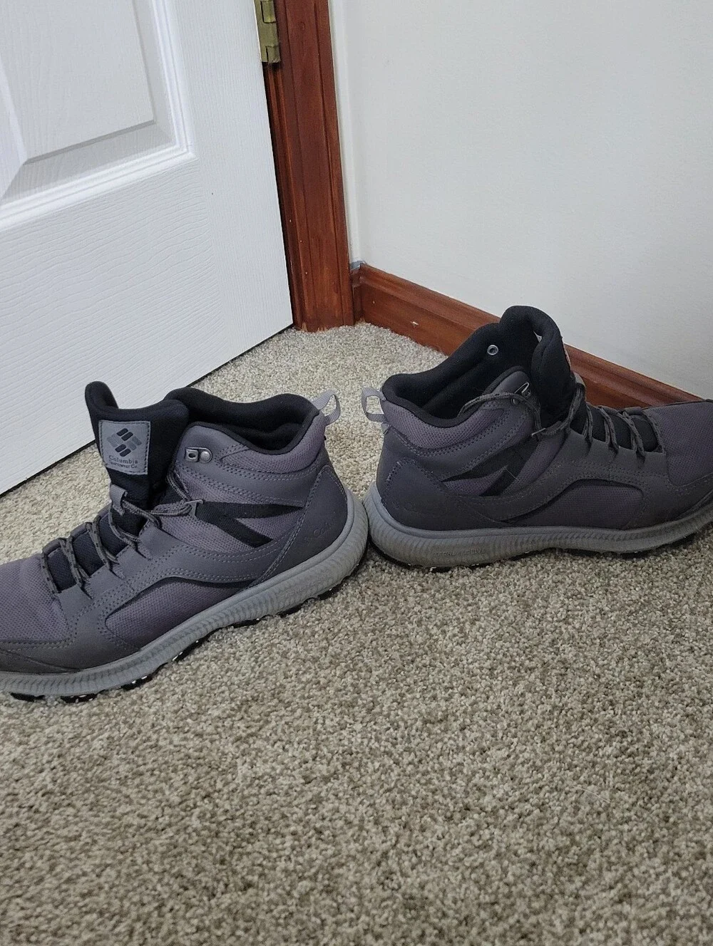 Columbia Men's Re Peak Mid Black / Gray Waterproof Trail Boots, Size 10